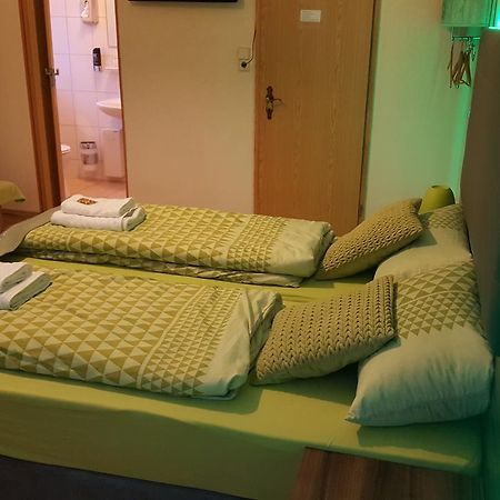Kansakar Hotel Kaiserslautern Esterno foto