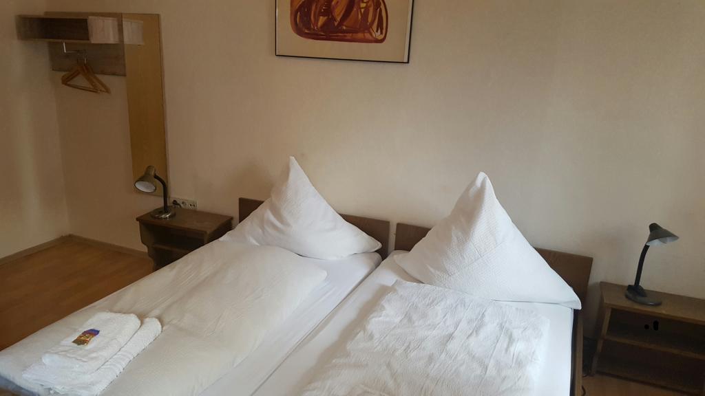 Kansakar Hotel Kaiserslautern Esterno foto