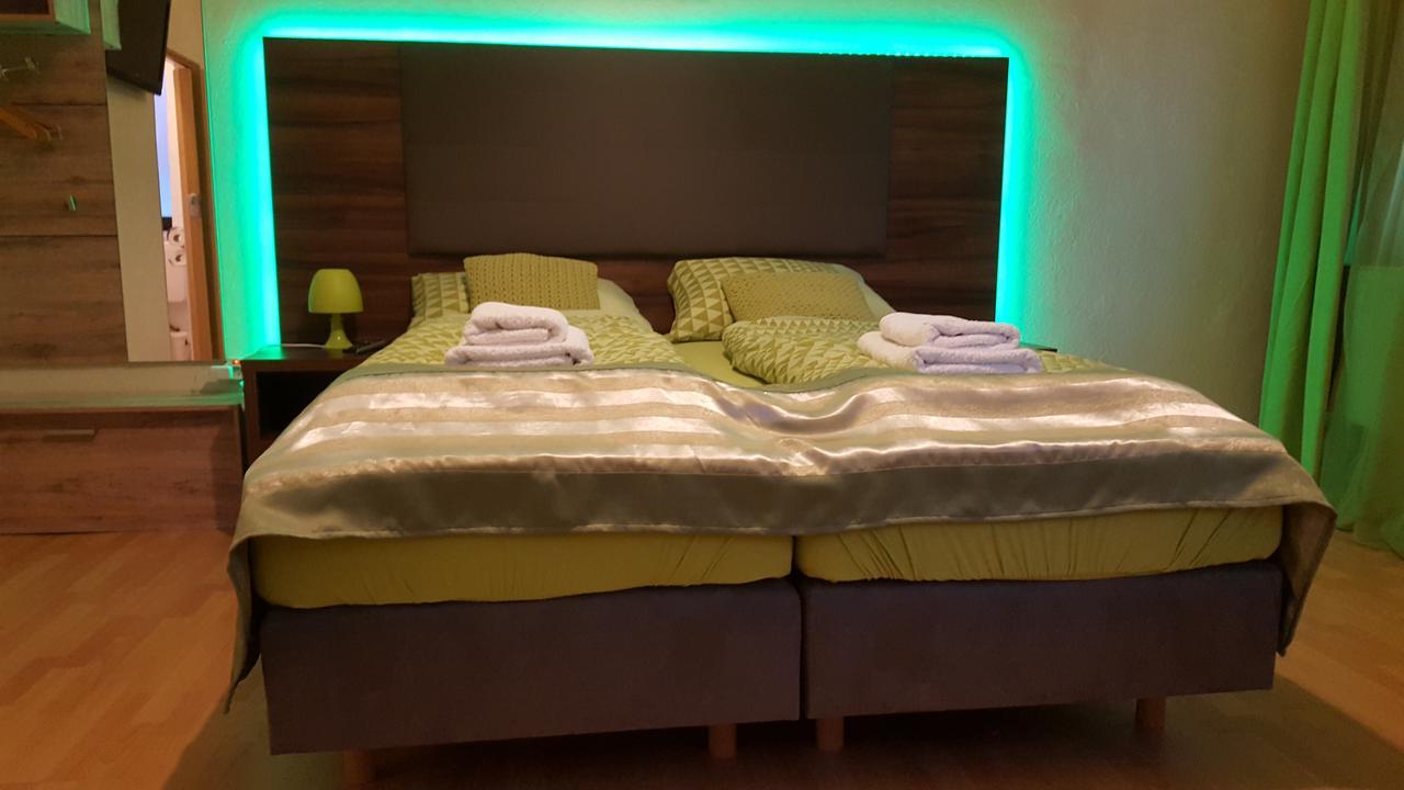 Kansakar Hotel Kaiserslautern Esterno foto