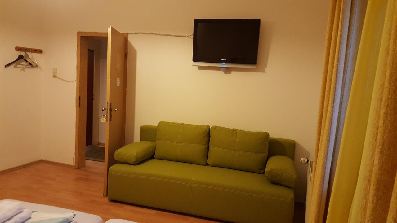 Kansakar Hotel Kaiserslautern Esterno foto