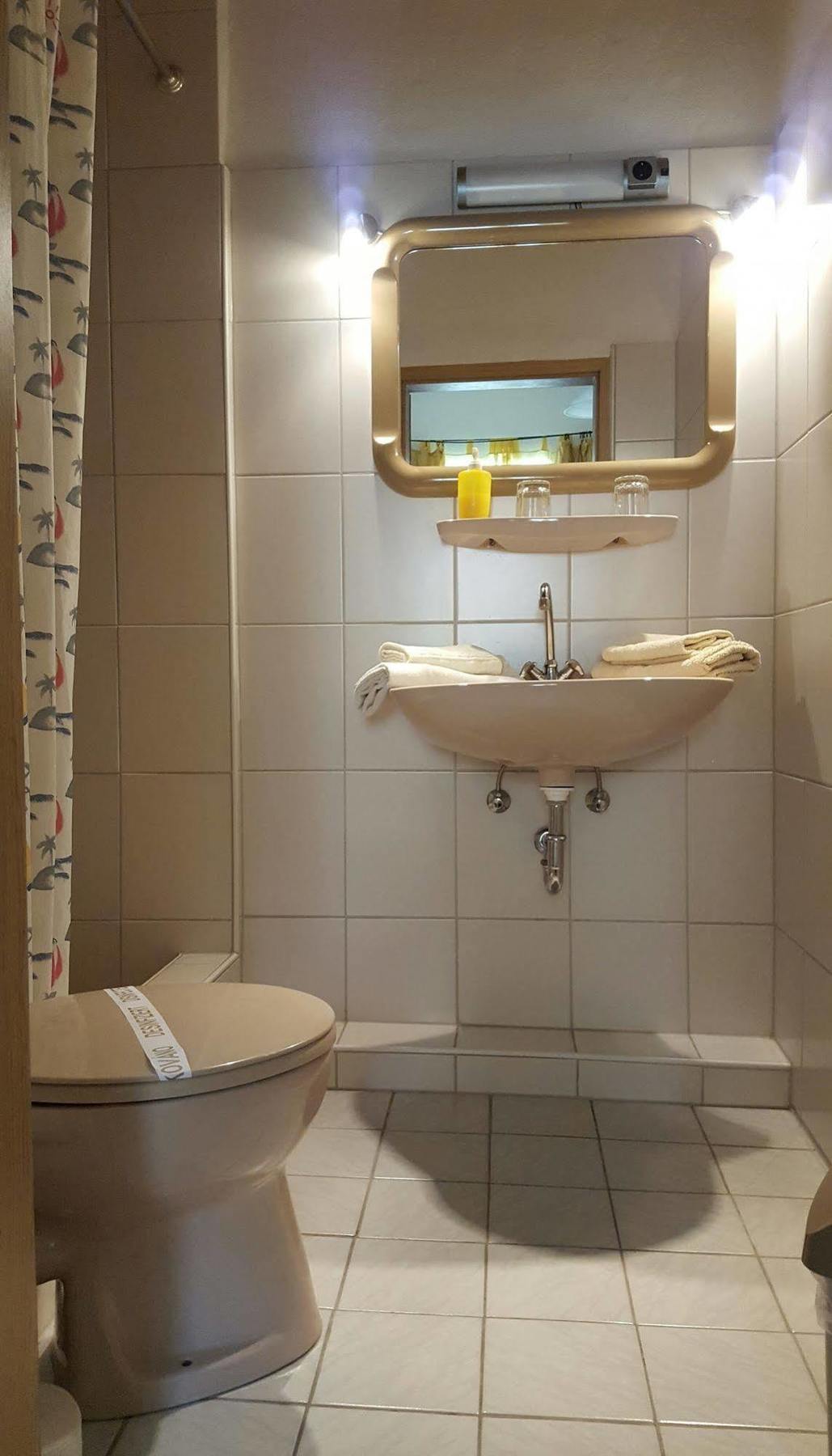 Kansakar Hotel Kaiserslautern Esterno foto