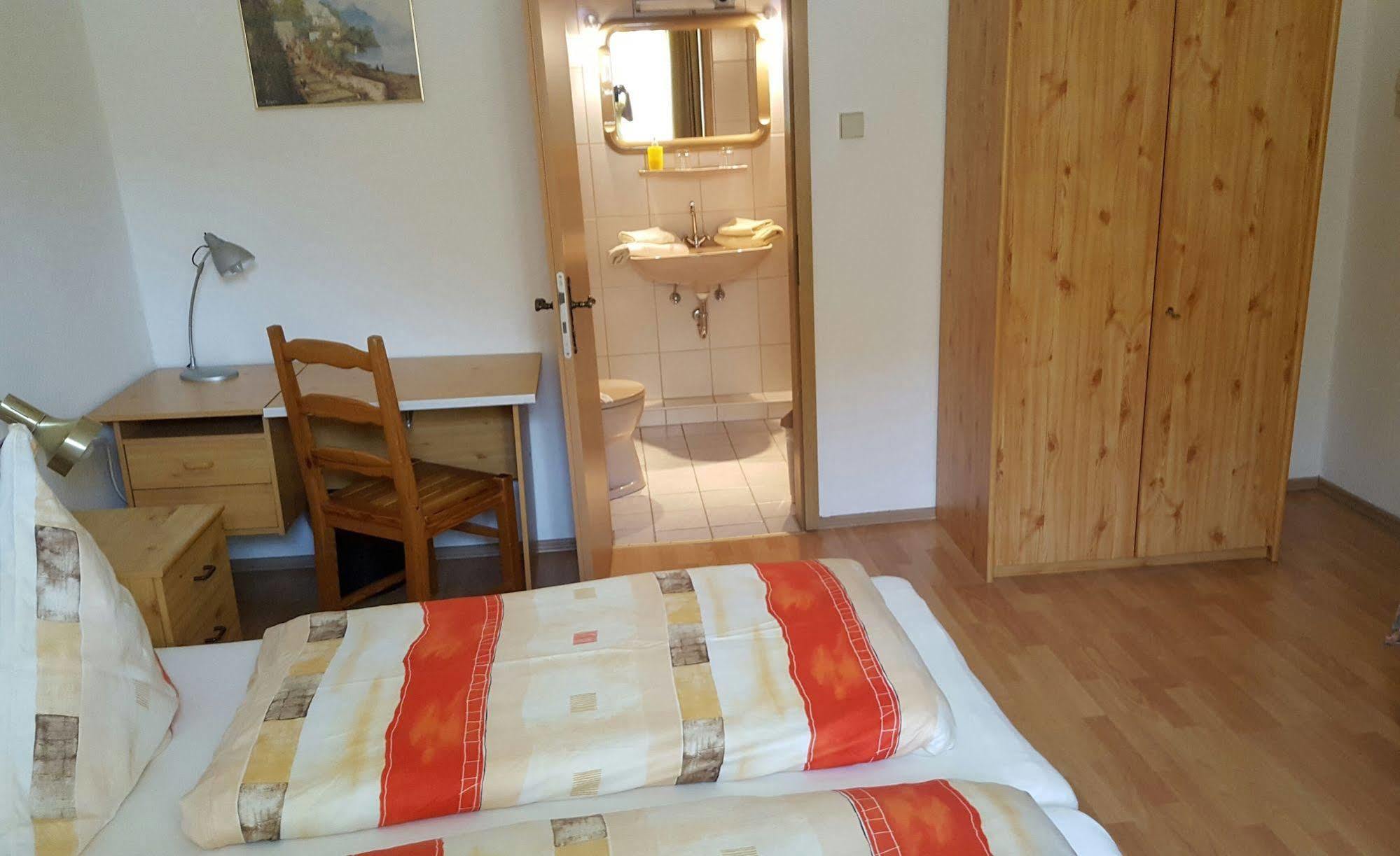 Kansakar Hotel Kaiserslautern Esterno foto